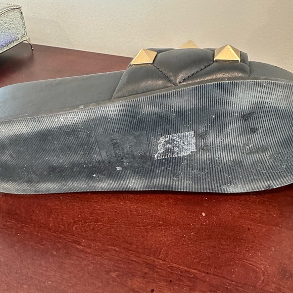 Chunky Valentino Rock Stud Slide. AUTHENTIC - Picture 4 of 4